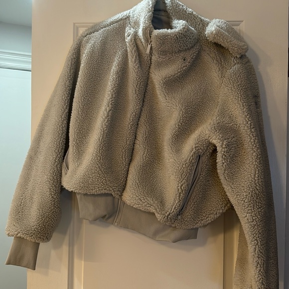 Alo yoga Foxy Sherpa Jacket soft grey color size M - Picture 1 of 5